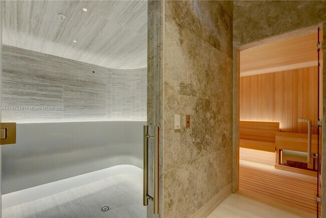 Building Photo - 2655 S Bayshore Dr