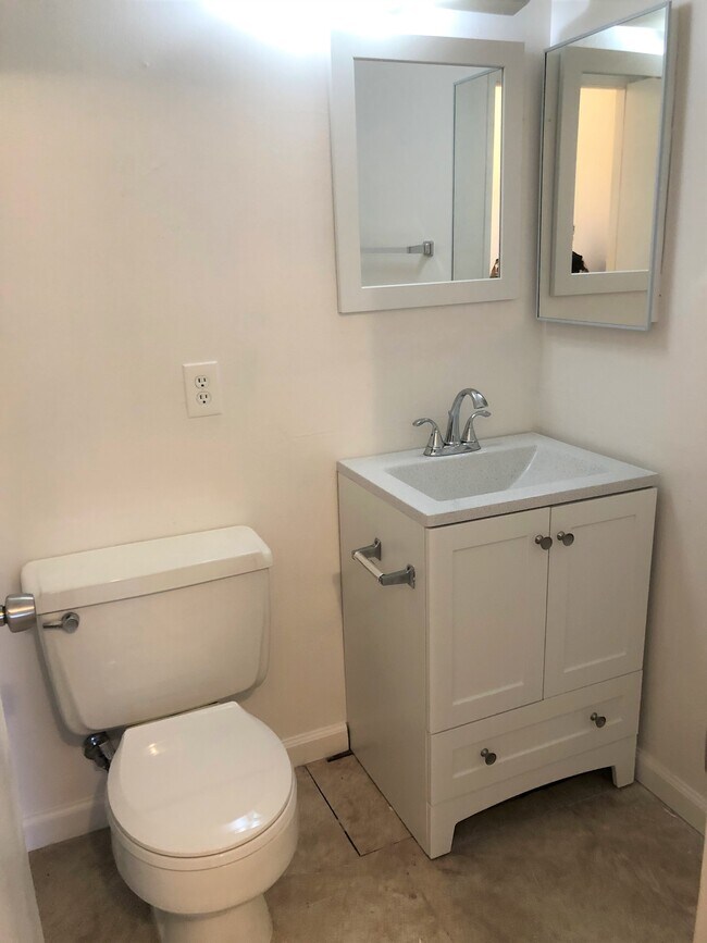 Upgraded Bathreeom - 2452 W Bayshore Rd