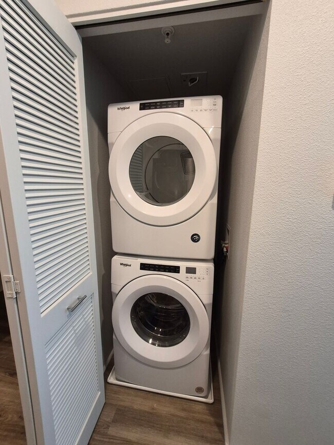 Building Photo - Newly Built Condo Studio, 1ba, 1pkg 354sqft. for $2300