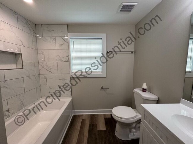 Building Photo - Newly renovated 3 bedroom 2 bath home in C...