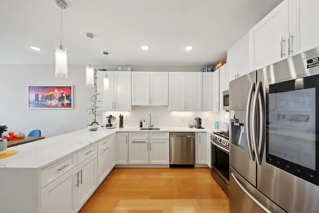 Building Photo - 306 New York Ave