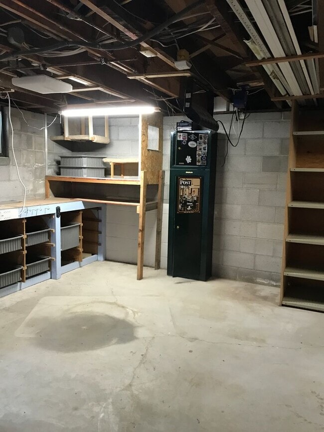 Building Photo - 212 N 6th Ave