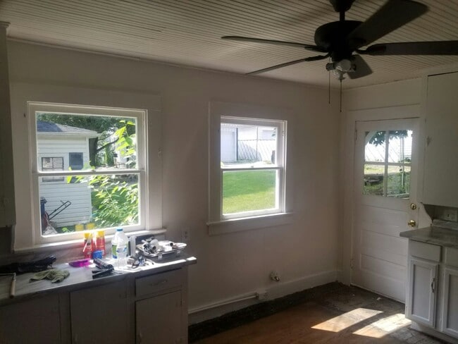 Building Photo - 517 Riverside Dr