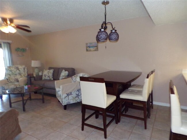 Building Photo - 4016 Oakview Dr
