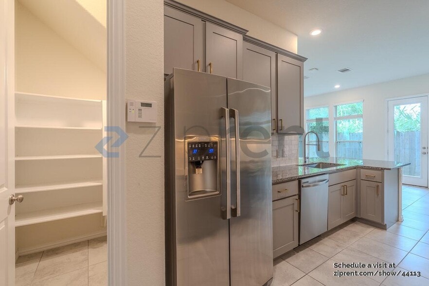 Building Photo - 711 Embercove Dr