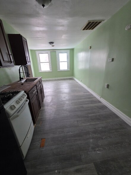 Building Photo - 5 West St