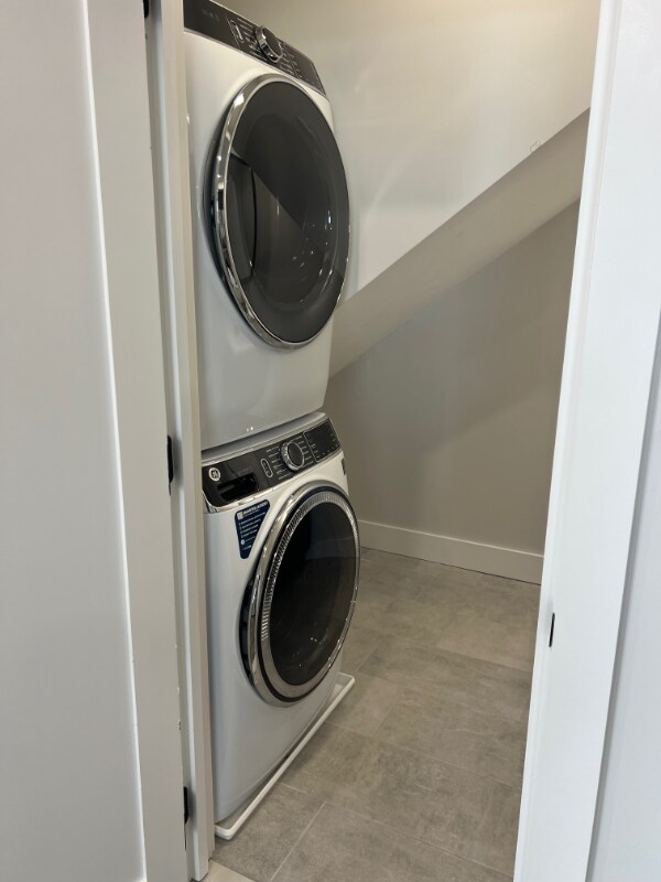 Building Photo - 369 Haverhill St