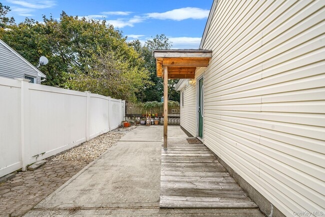 Building Photo - 44 Fourth St