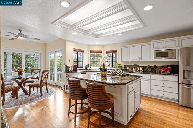 Building Photo - 3040 Stonegate Dr