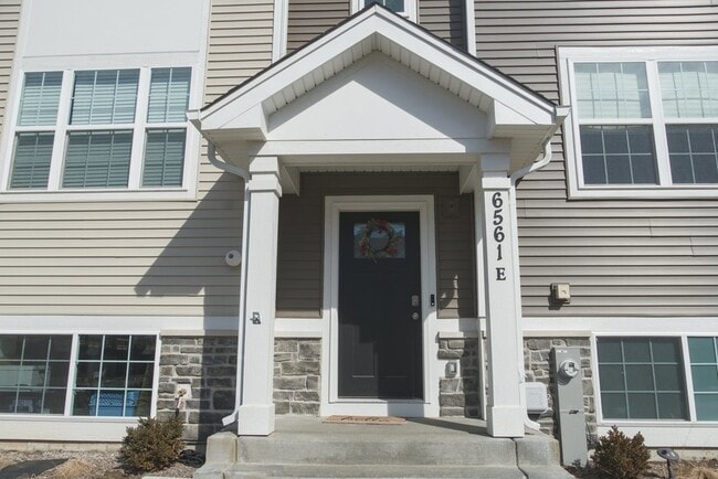 Building Photo - 6561 Sassafras Wy