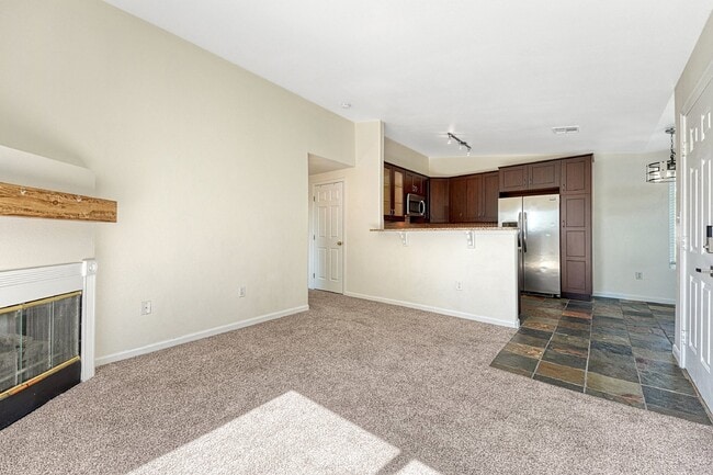 Building Photo - $2,050- 2-Bed, 2-Bath Condo in Highlands R...