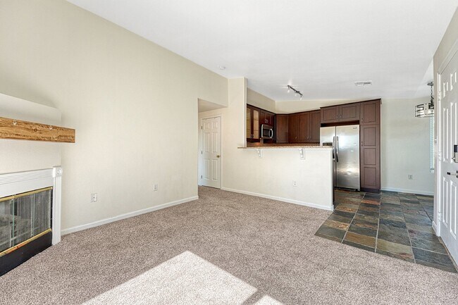 Building Photo - $2,100 - 2-Bed, 2-Bath Condo in Highlands ...