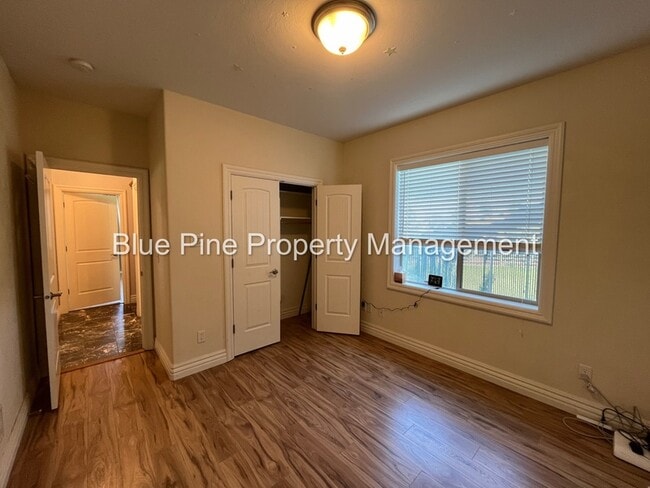 Building Photo - 8426 S Black Hawk Dr