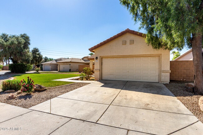 Building Photo - 11187 W Almeria Rd