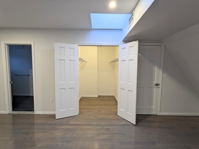 Building Photo - 1414 Beacon St