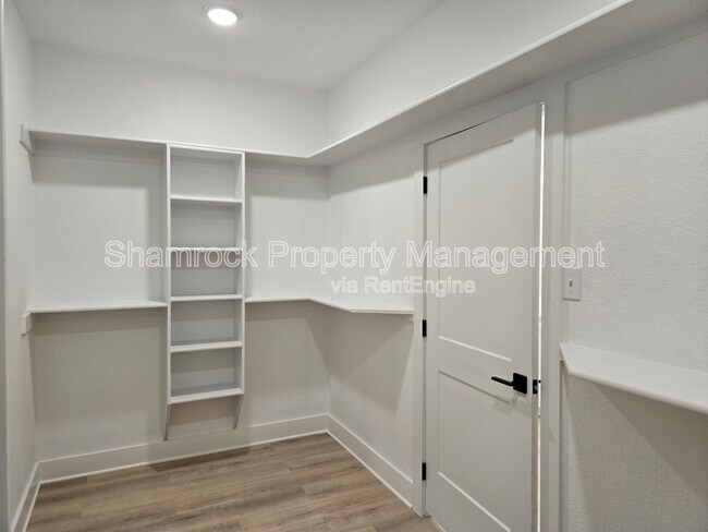 Building Photo - 9900 Ridings Dr