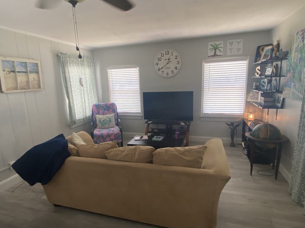Building Photo - 3913 Silver Palm Dr