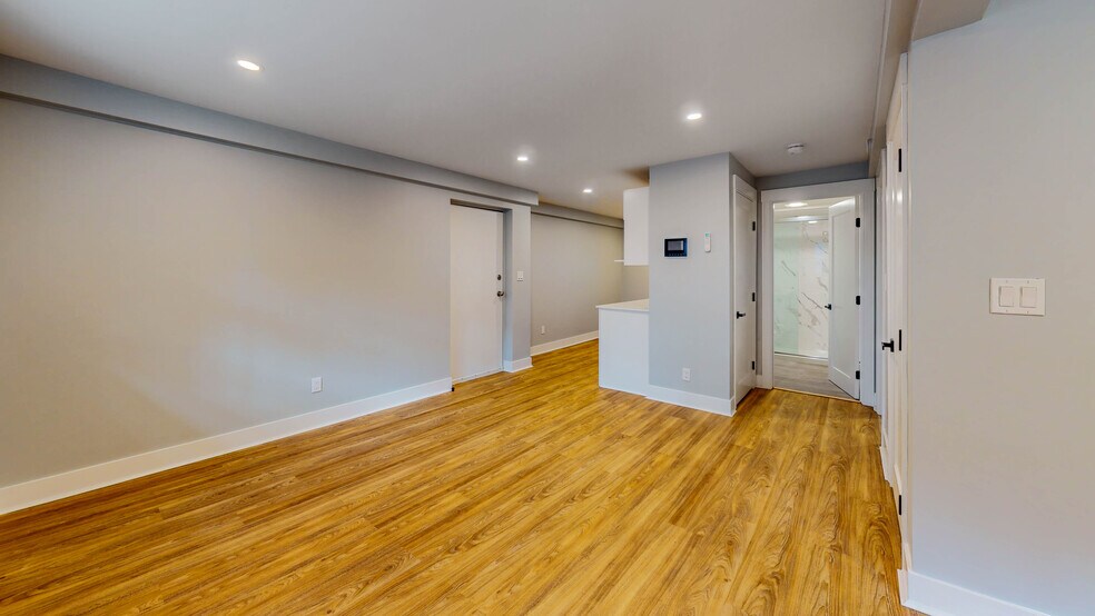 Building Photo - 131 Sherman St