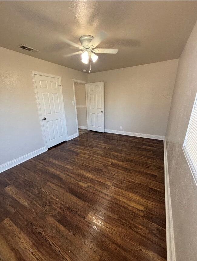 Building Photo - APPLY NOW FOR THIS 3 BEDROOM HOME!!