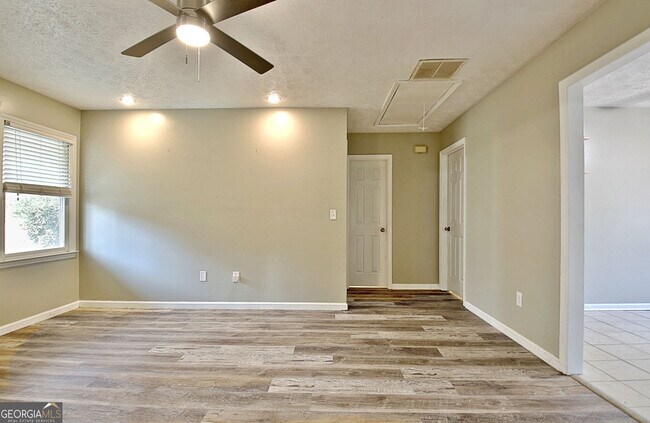 Building Photo - 15 Chestlehurst Way