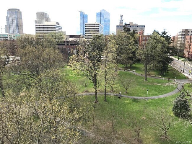 Building Photo - 30 Lake St