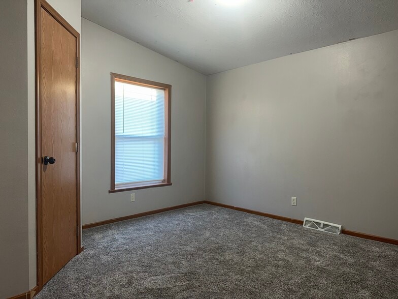 Building Photo - 2066 S 150 W