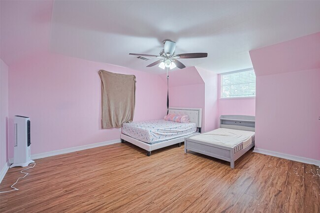 Building Photo - 13351 Oak Leaf Ln