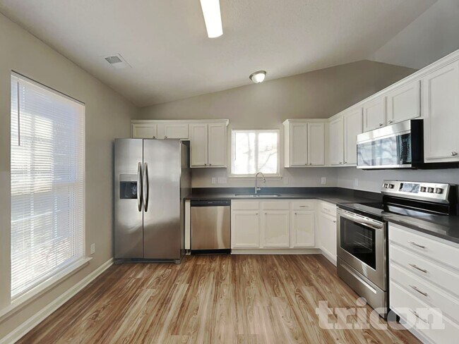 Building Photo - 2009 Fort Manden Dr