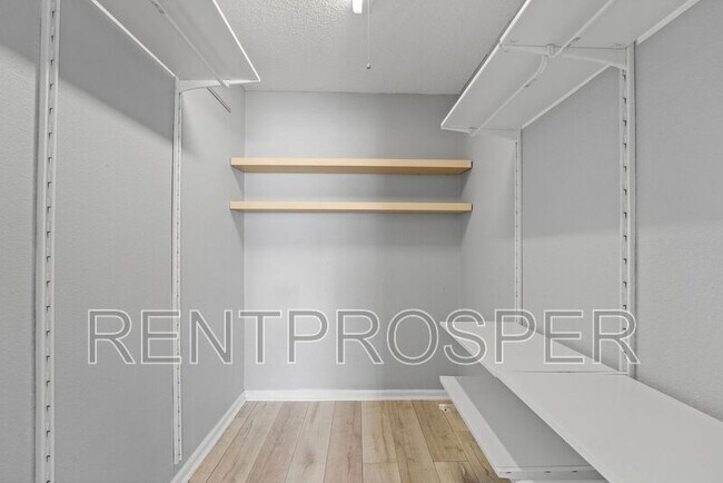 Building Photo - 317 E Amelia St