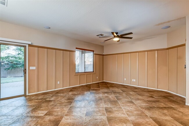 Building Photo - 4 bedroom 2 bath home in Highlands Ranch n...