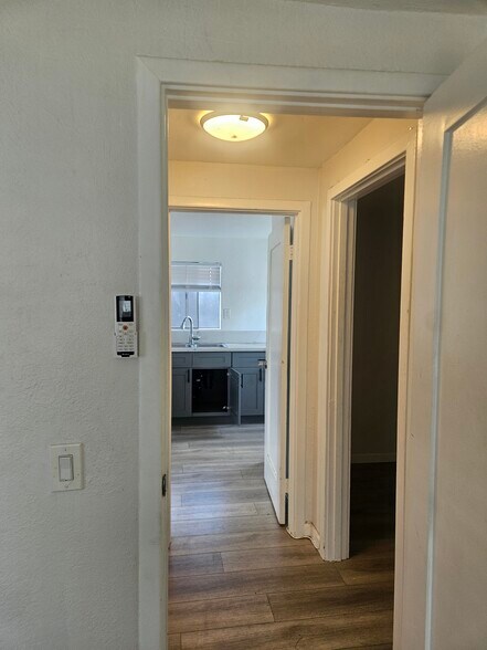 Building Photo - 5159 Clinton St