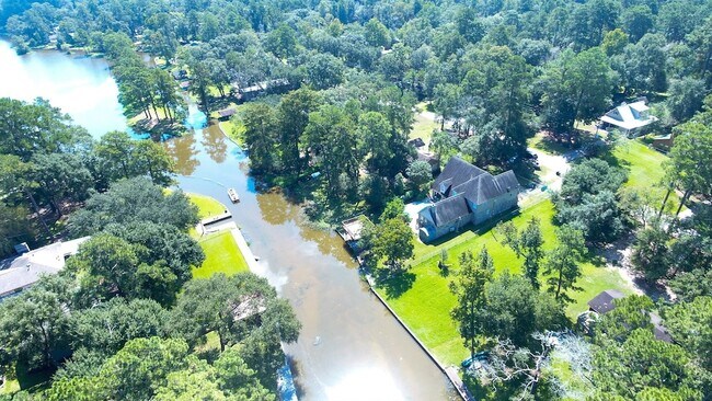 Building Photo - 13392 Southshore Dr
