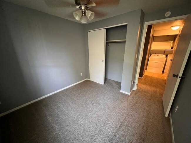 Building Photo - 902 Benton Dr