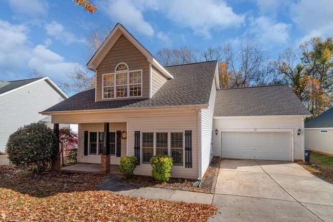 Building Photo - Charming 3 bed 2.5 bath Home in Huntersville!