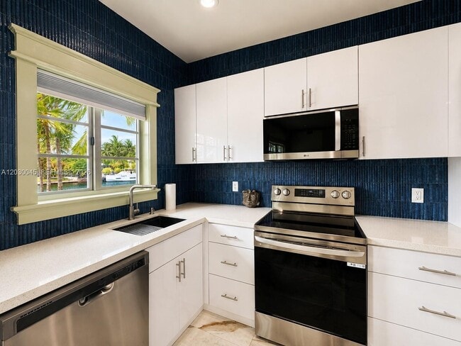 Building Photo - 2137 Calais Dr
