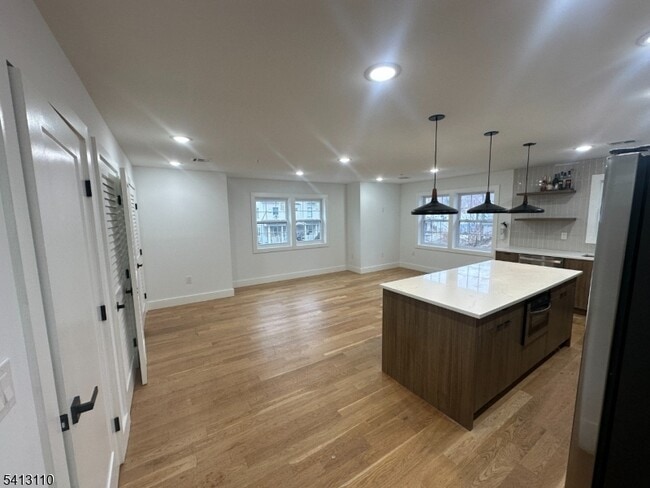 Building Photo - 81 N Clinton St