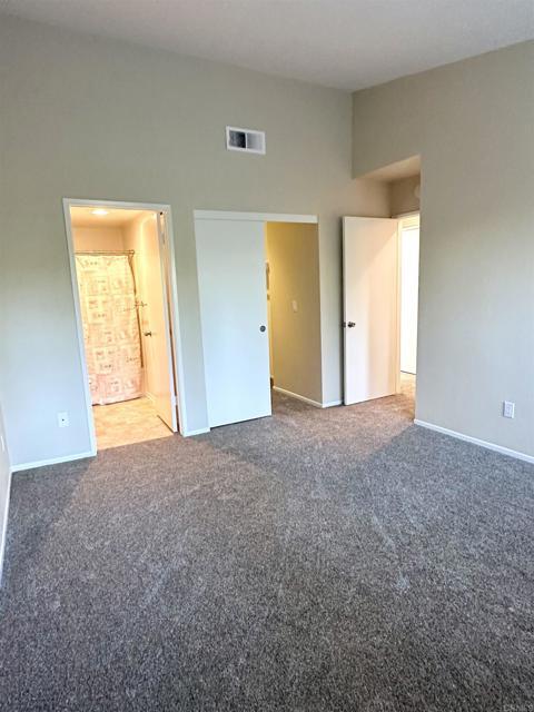 Building Photo - 2047 Lakeridge Cir