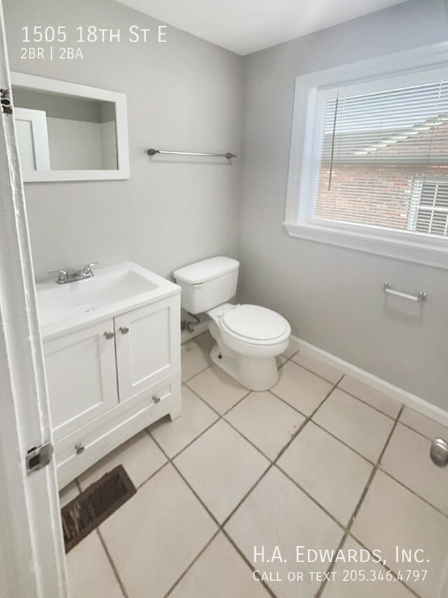 Building Photo - 1505 18th E St