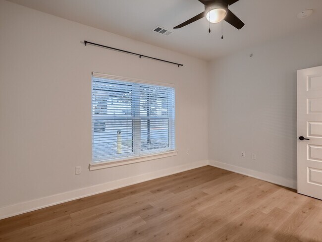 Building Photo - 3101 Govalle Ave