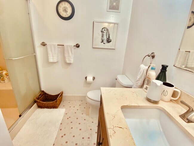 Building Photo - 14 Windsor Rd