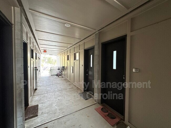 Building Photo - 2116 McClintock Rd