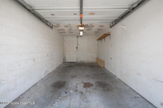 Building Photo - 7201 Ridgewood Ave