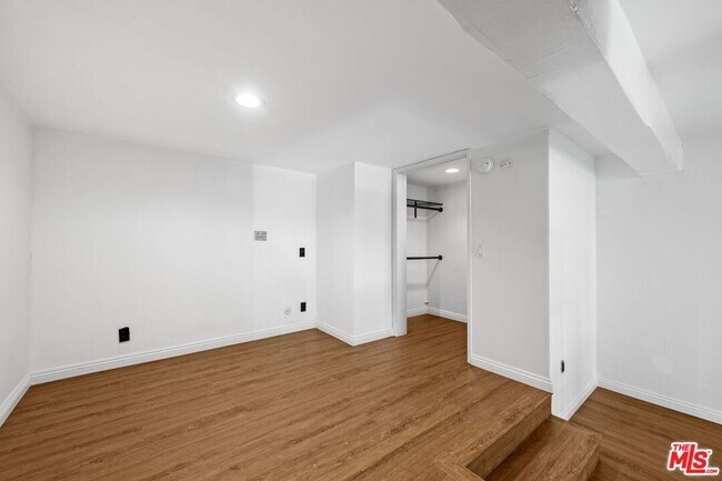 Building Photo - 1440 Veteran Ave