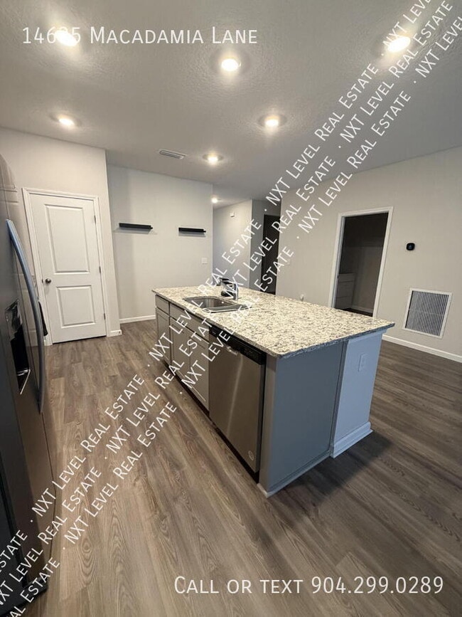 Building Photo - 14635 Macadamia Ln