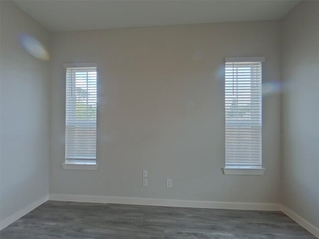 Building Photo - 9835 Willow Creek Commerce Dr