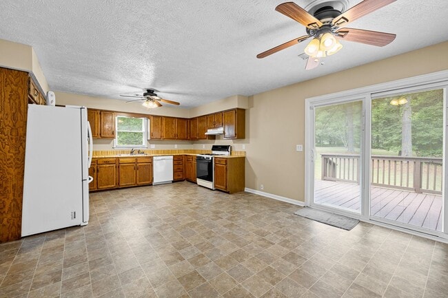 Building Photo - Immaculate 4BR Home with In Law Suite in Prime Location