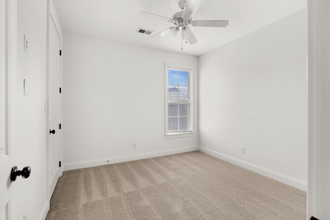 Building Photo - Completely Renovated 4bd/2ba in Olive Branch