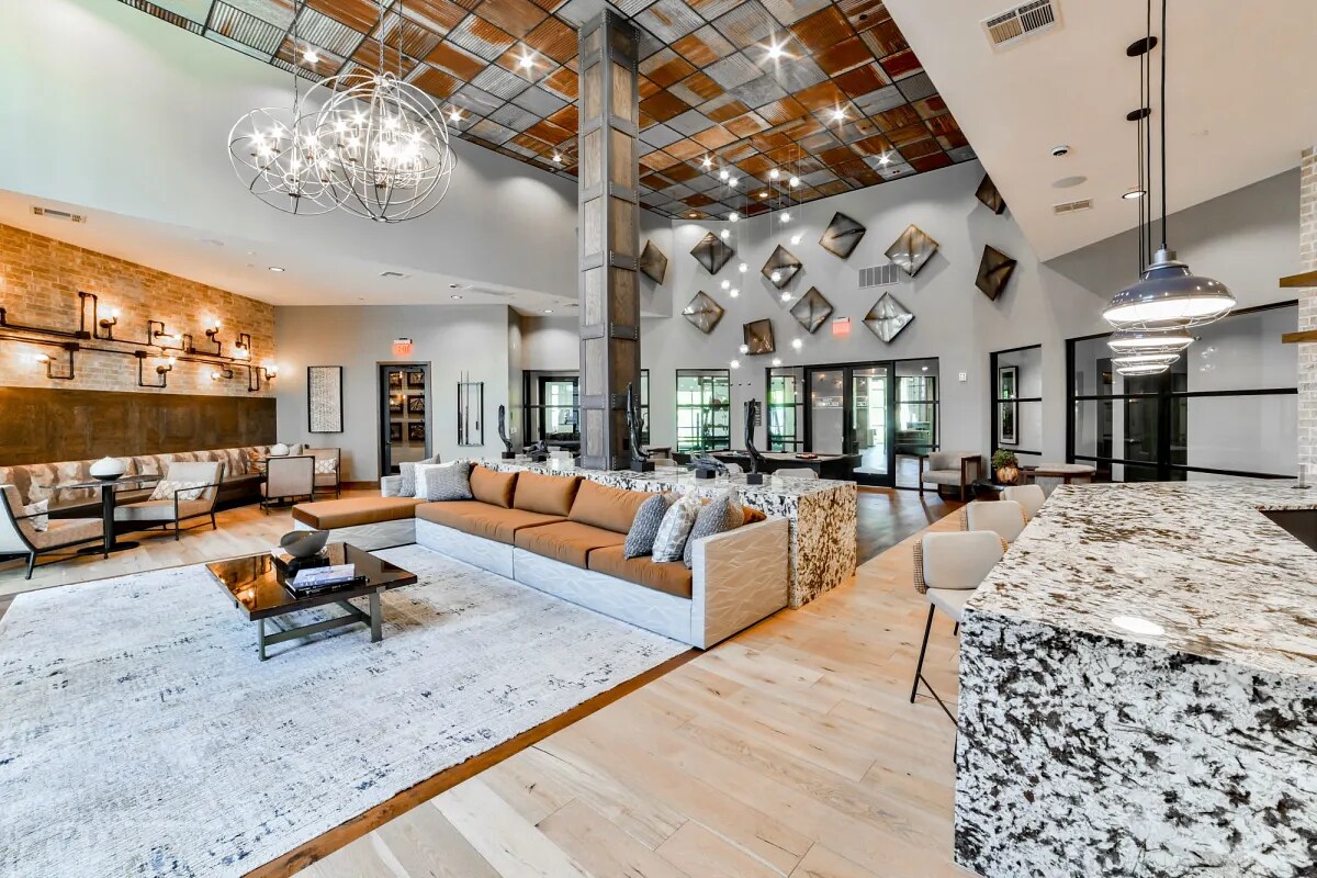 Building Photo - 502 E College St