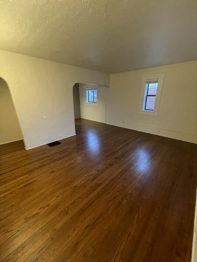 Building Photo - Cute 2 BR 1 BA Home in Midtown!