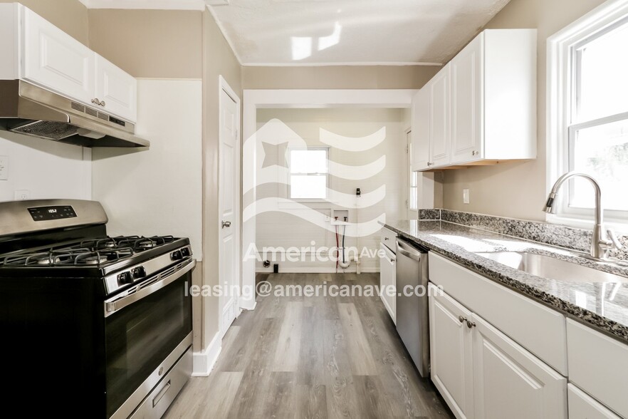 Building Photo - 910 Watt St